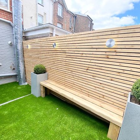 Cloud9 Guest House - By Coastline Retreats - 2 Bedroom Self Contained Garden Flat - Luxury Bath, Netflix, Superfast Wifi, Parking Included Bornemouth Extérieur photo