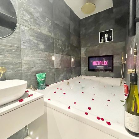 Cloud9 Guest House - By Coastline Retreats - 2 Bedroom Self Contained Garden Flat - Luxury Bath, Netflix, Superfast Wifi, Parking Included Bornemouth Extérieur photo