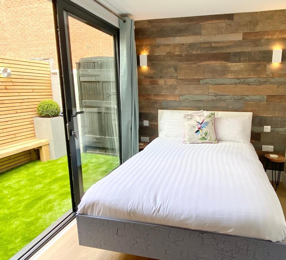 Cloud9 Guest House - By Coastline Retreats - 2 Bedroom Self Contained Garden Flat - Luxury Bath, Netflix, Superfast Wifi, Parking Included Bornemouth Extérieur photo