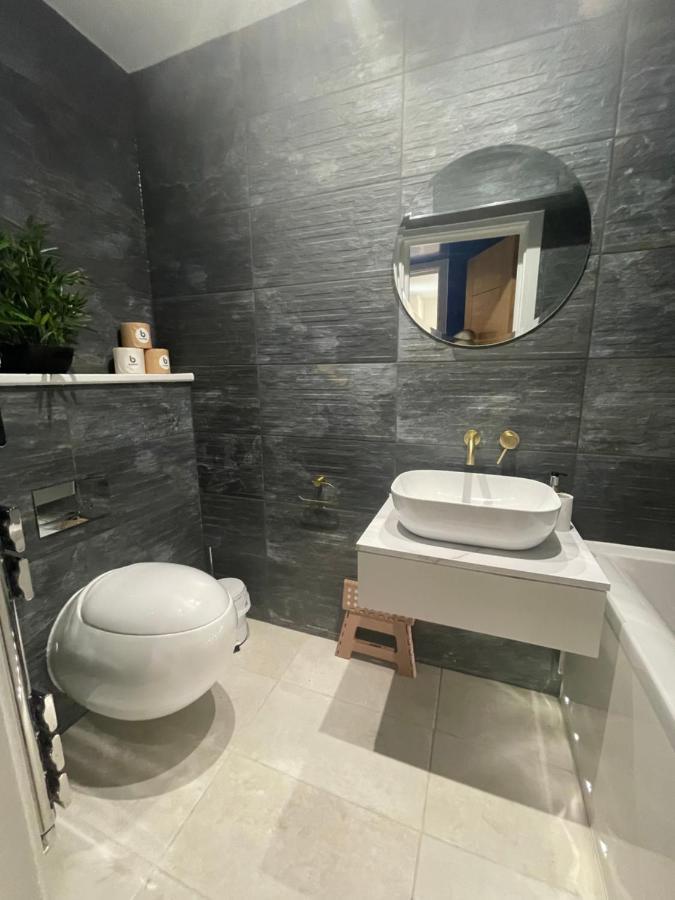 Cloud9 Guest House - By Coastline Retreats - 2 Bedroom Self Contained Garden Flat - Luxury Bath, Netflix, Superfast Wifi, Parking Included Bornemouth Extérieur photo