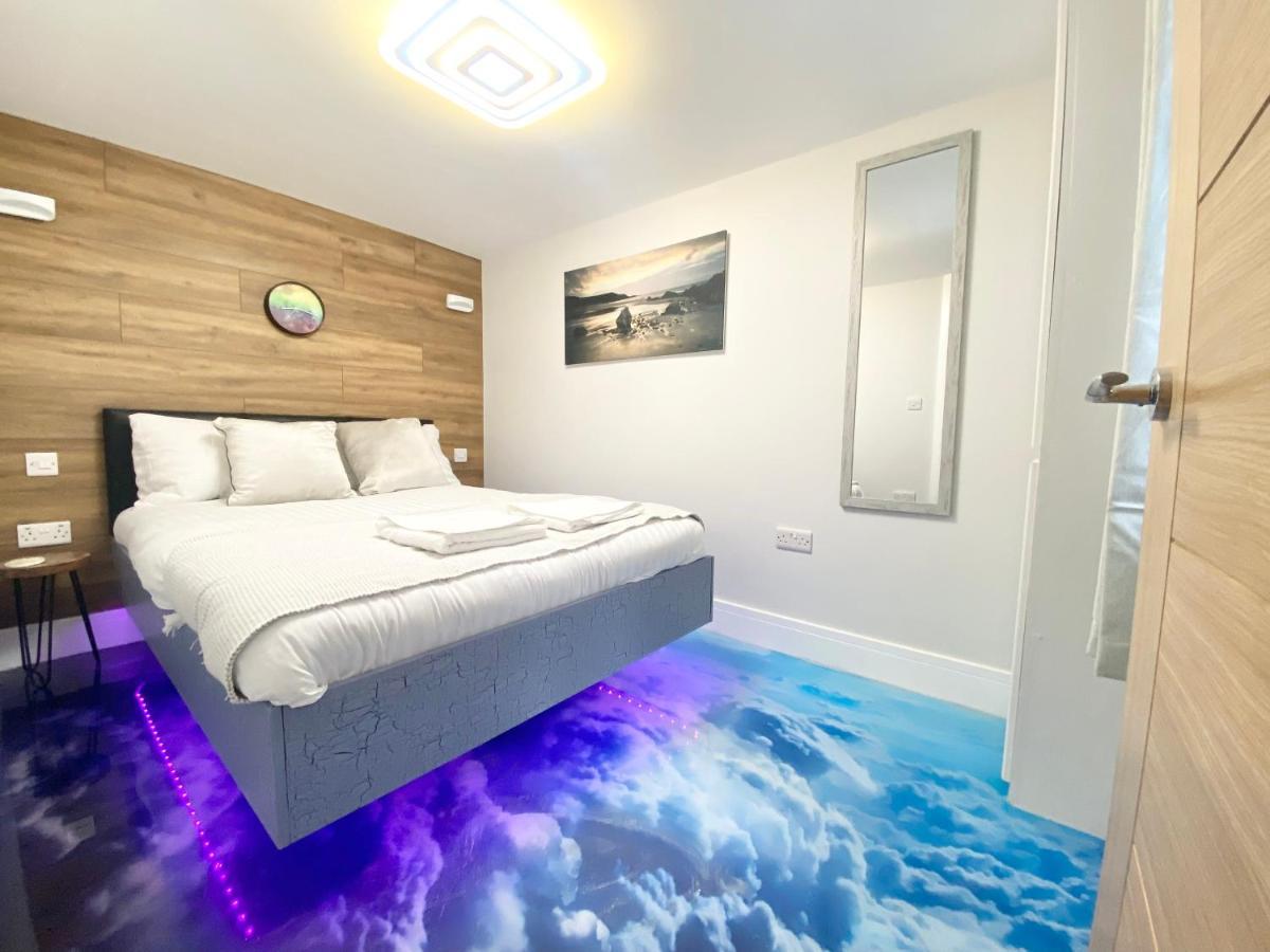 Cloud9 Guest House - By Coastline Retreats - 2 Bedroom Self Contained Garden Flat - Luxury Bath, Netflix, Superfast Wifi, Parking Included Bornemouth Extérieur photo